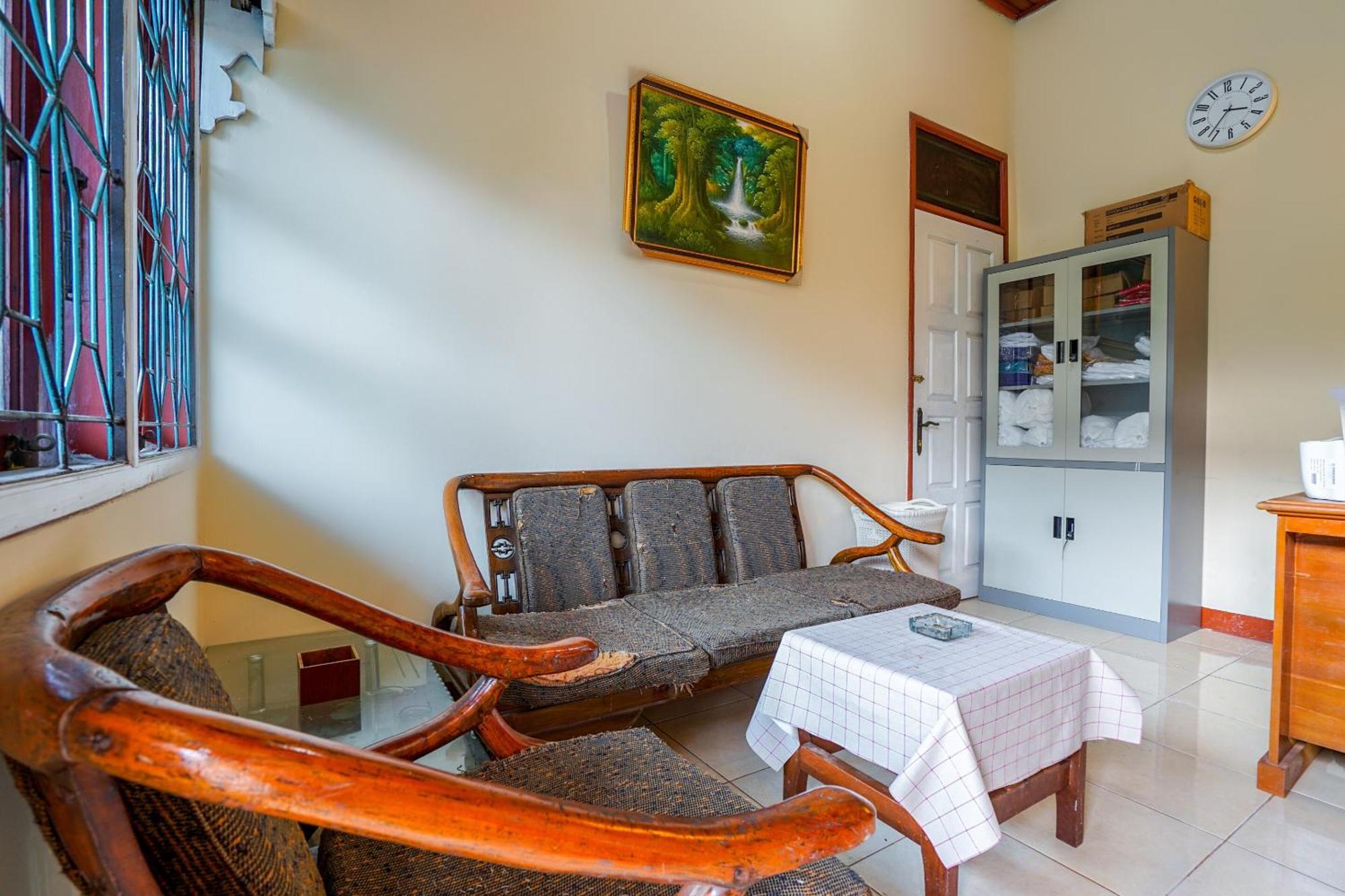 Oyo 2177 Trikora Indah Residence Palembang Luaran gambar